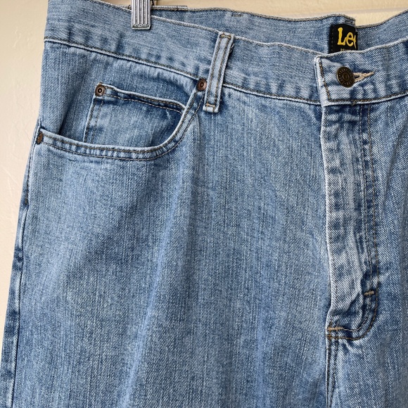 Lee | VTG Inspo Light Wash High Rise Denim Real Straight Relaxed Mom Jeans - Picture 4 of 12